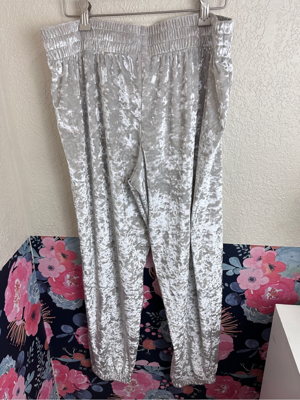 Victoria Secret Crushed Silver Grey Velvet Jogger Pants Size XL New - Picture 4 of 6